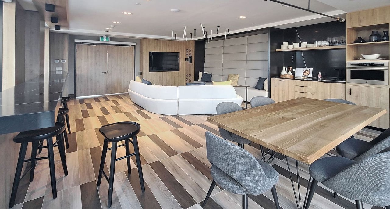1 bed+ den in uptown core!