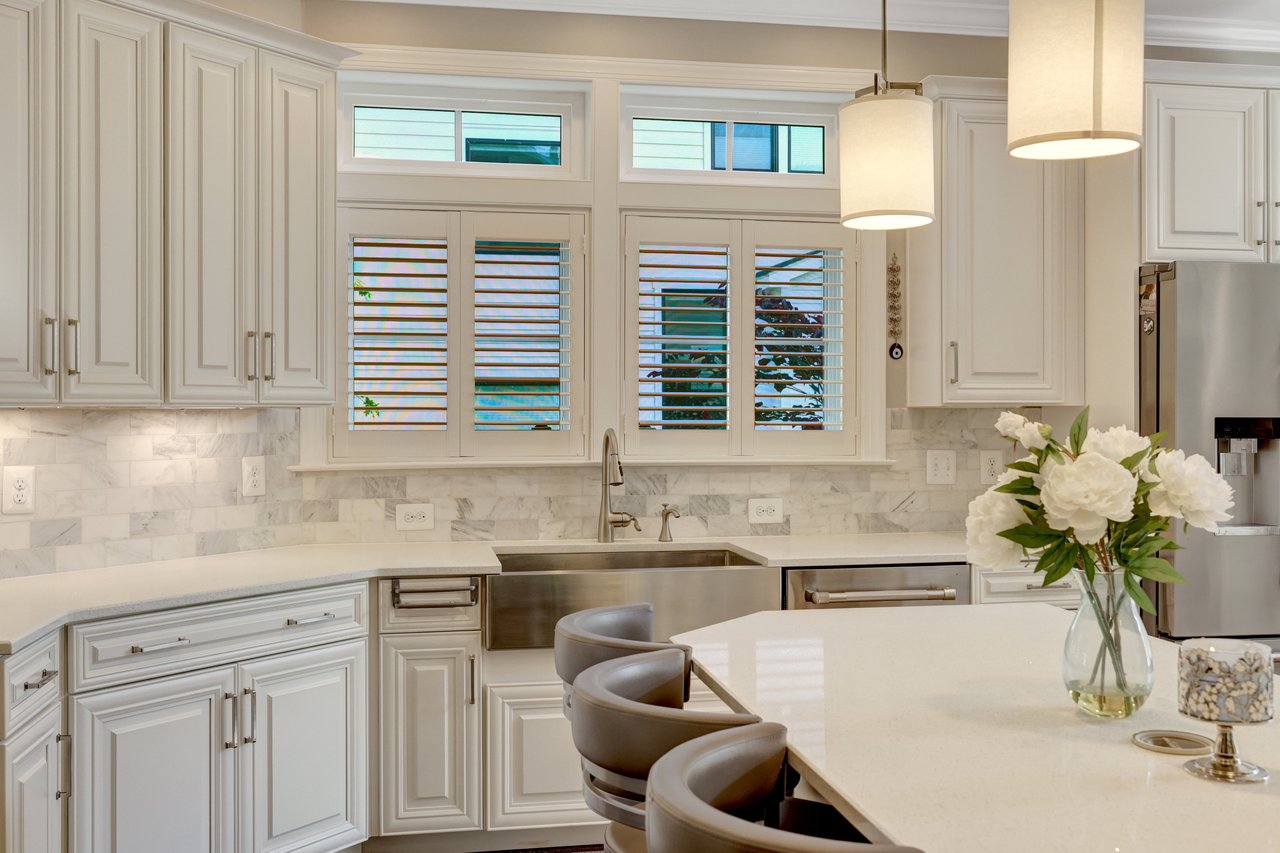 300 Jade Ct NW