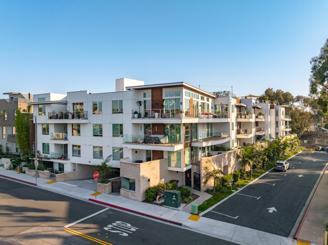  Downtown Carlsbad Coastal Residence 