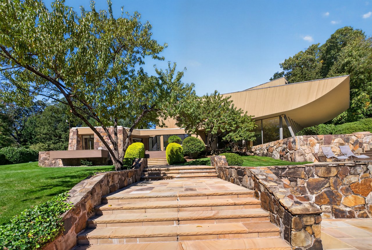15 Horseshoe Road (Long Island)