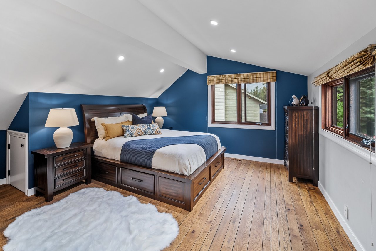 Private Mountain Retreat on Nearly Half an Acre