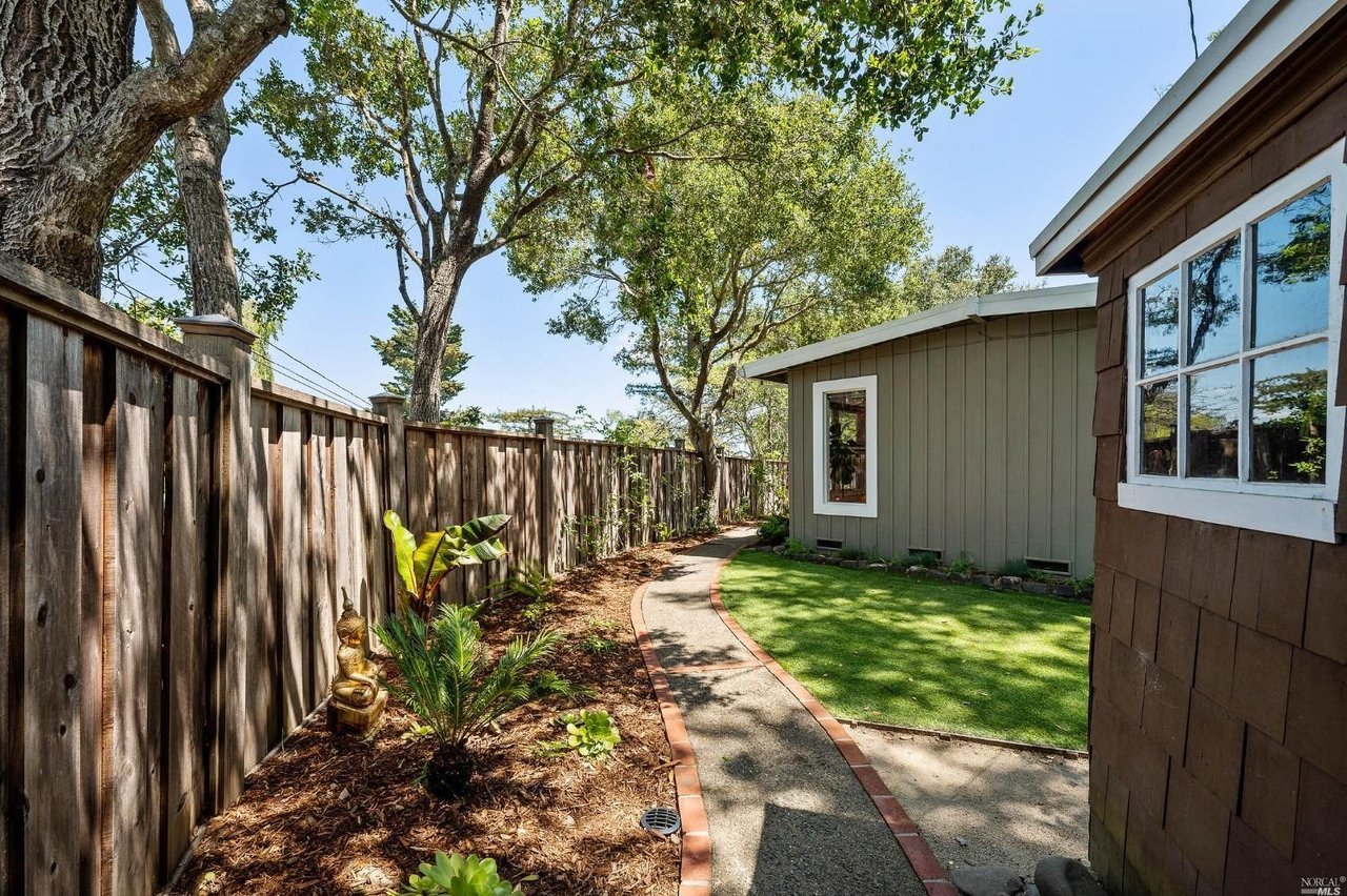 463 Live Oak Dr
