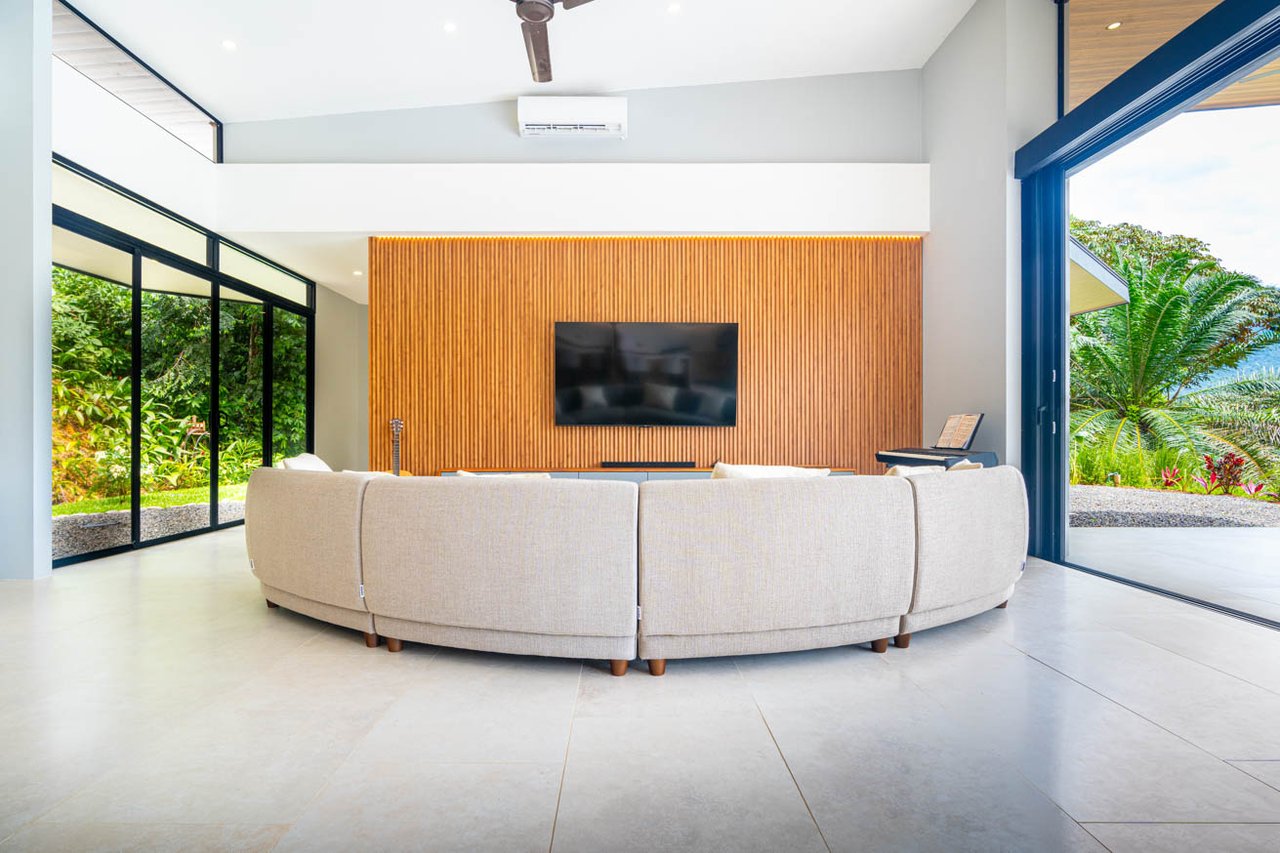 Ojochal Modern Jungle Home with Infinity Pool & Mountain Views