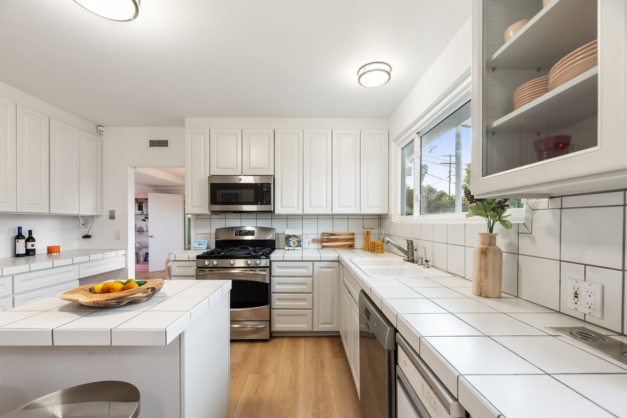 4041 Davana Rd, Sherman Oaks