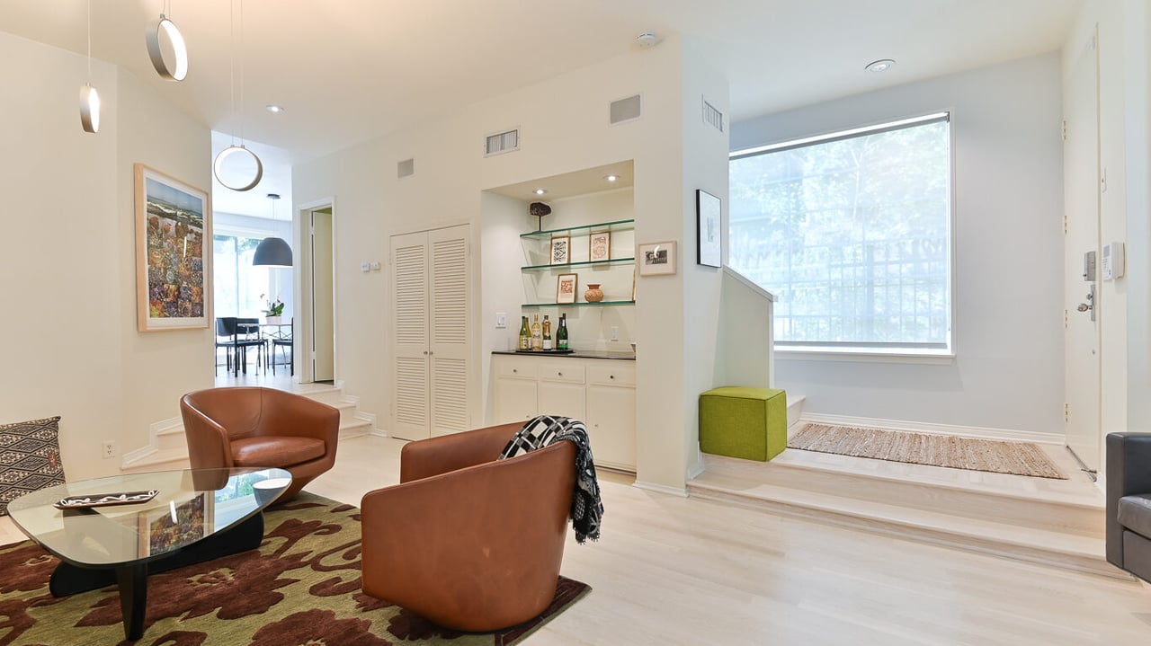 914 N Kings Rd #1