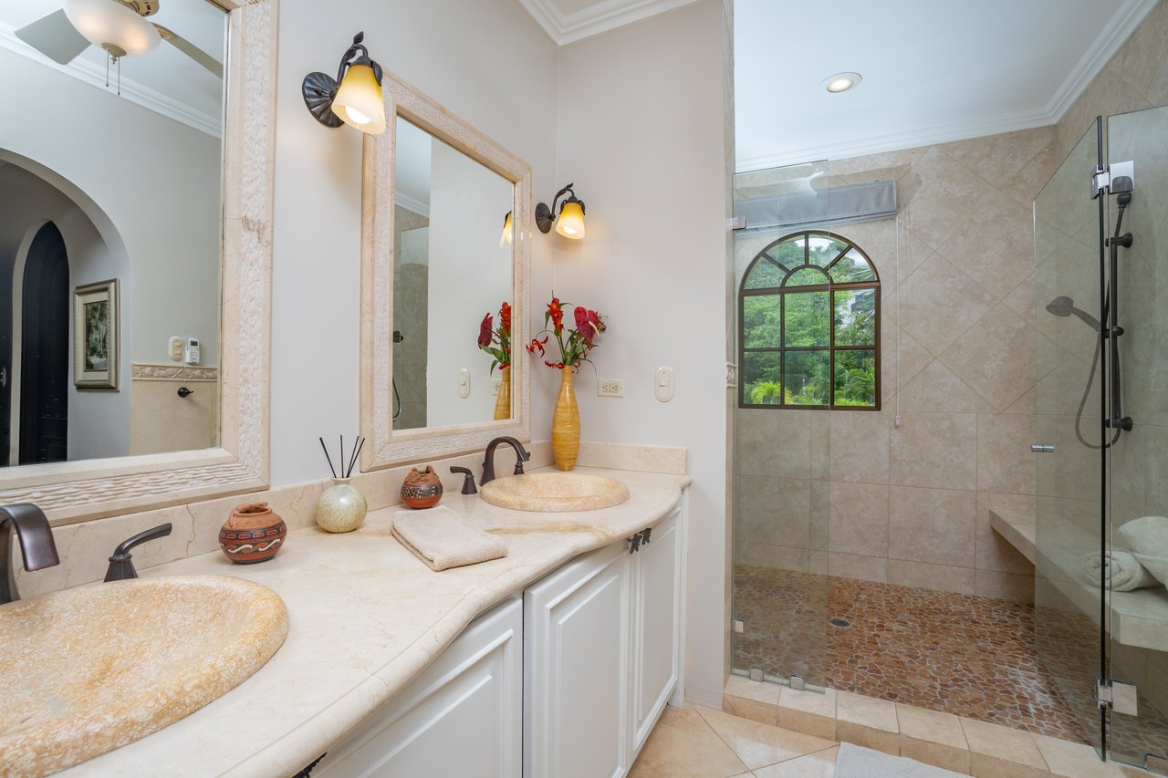 Casa Loro - Luxury Estate