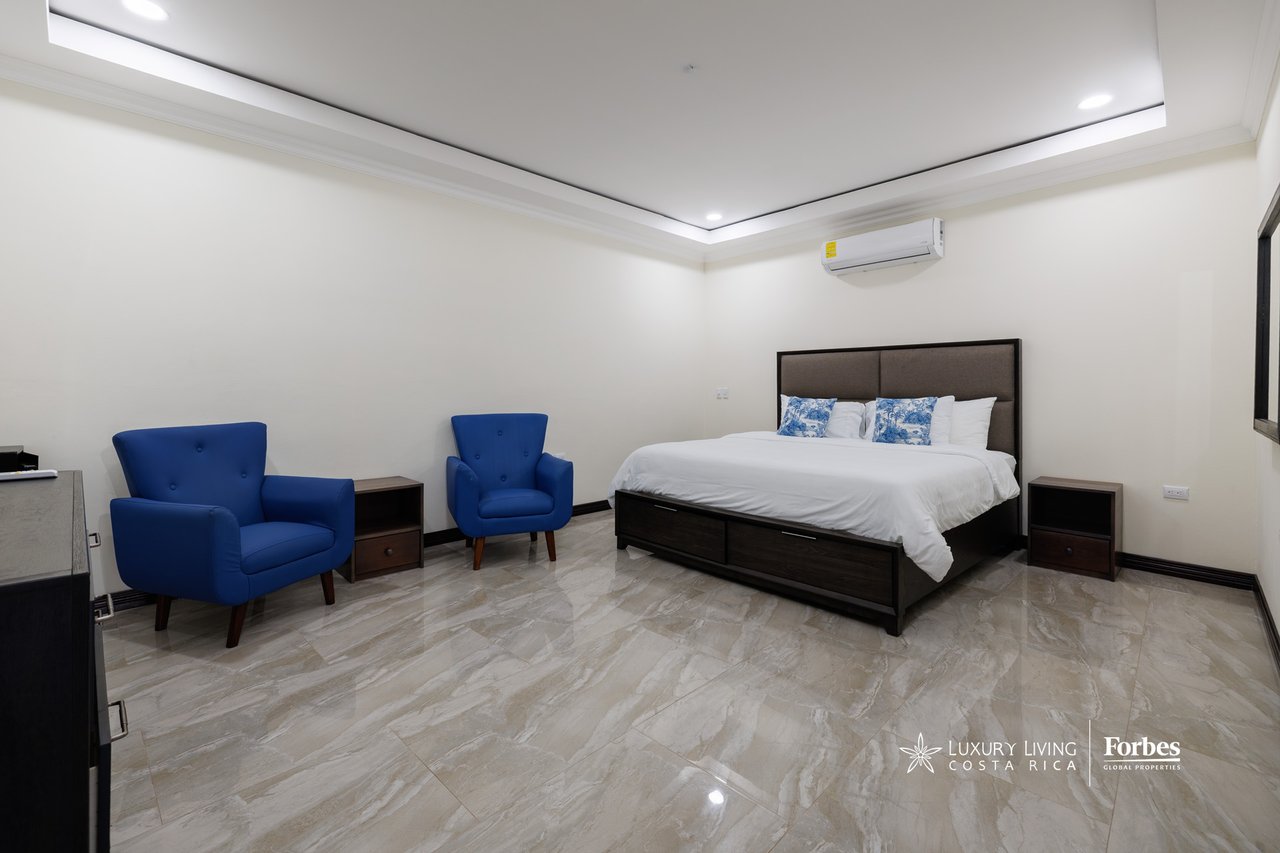 21472 - Fully Furnished Turnkey Luxury Beach Residence, 9 suites, 50 mts from Jaco Beach