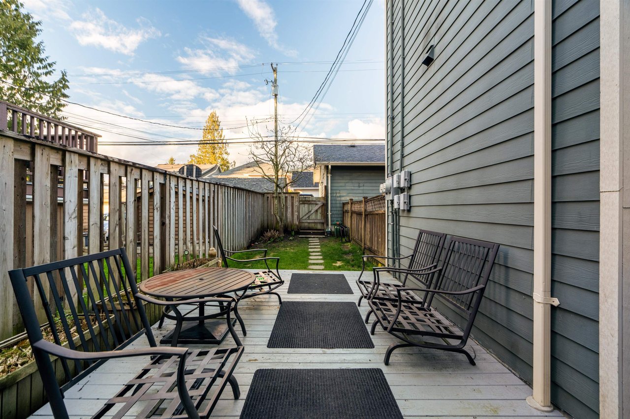 250 E 17th St
