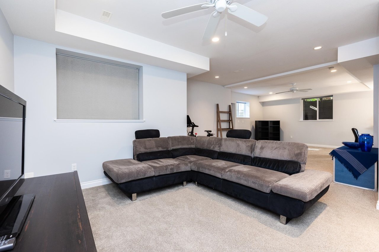 6871 196a St