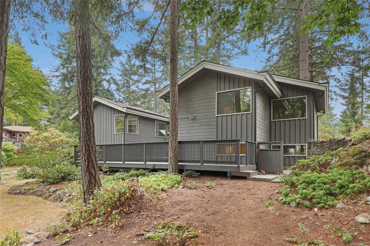 4527 Emily Carr Dr