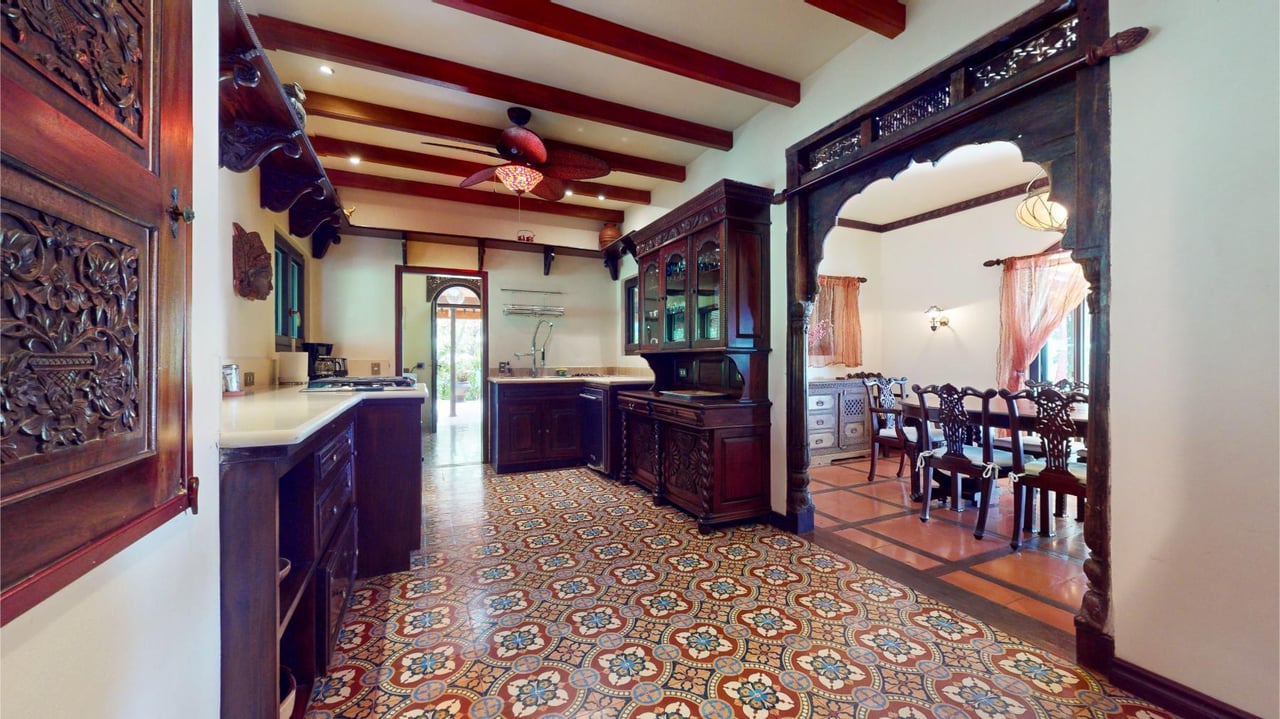 Colonial Oceanfront Estate, Dominical, Puntarenas
