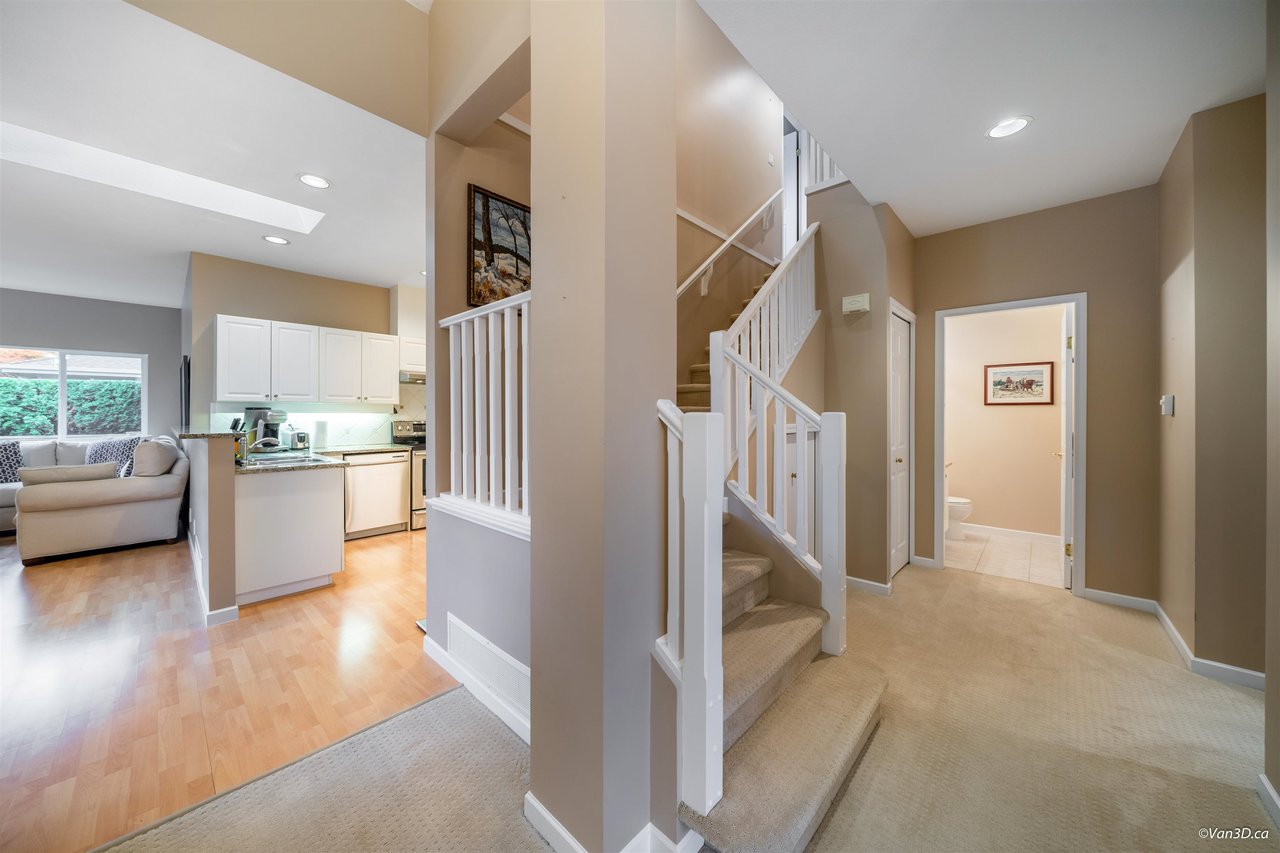 8-15168 22 Ave