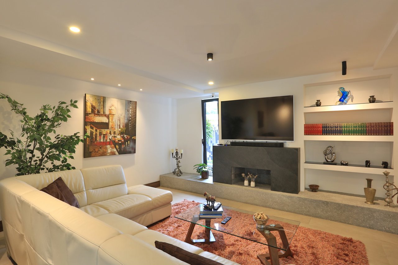 Remodeled Residence With Apartment, Escazu, San Jose