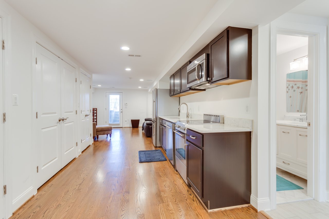 2427 1st St NW