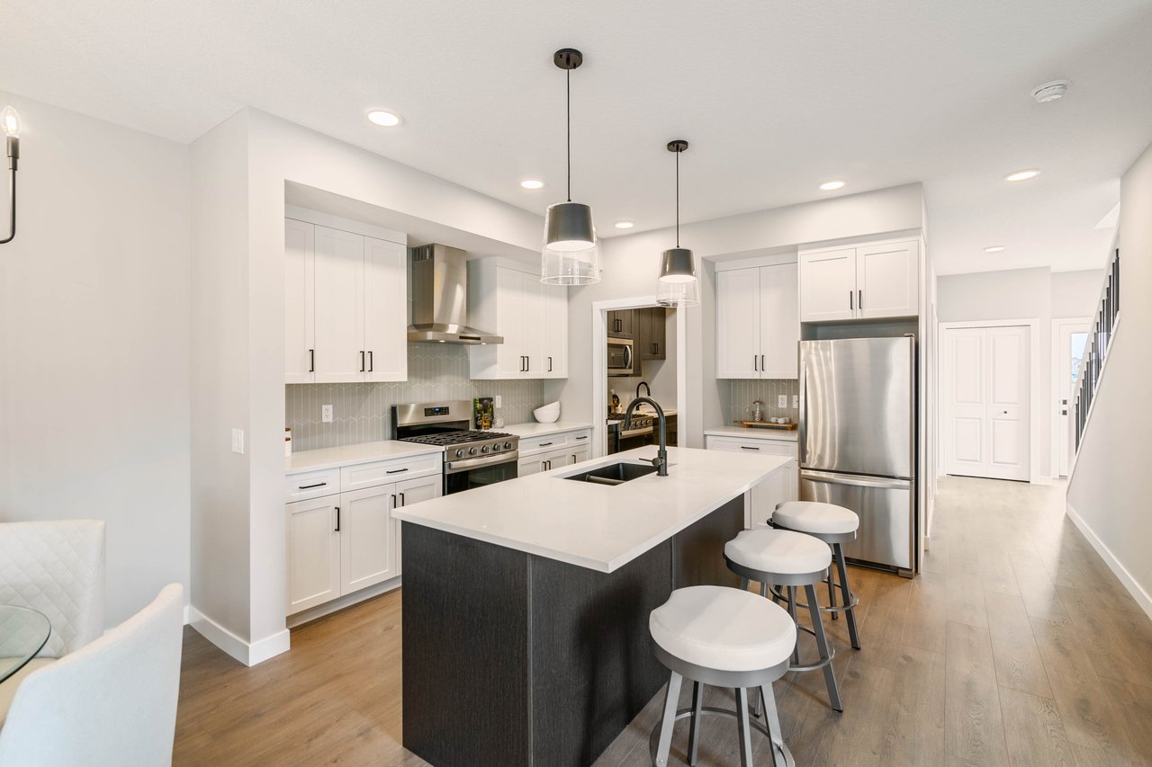 215 Belvedere Crescent SE