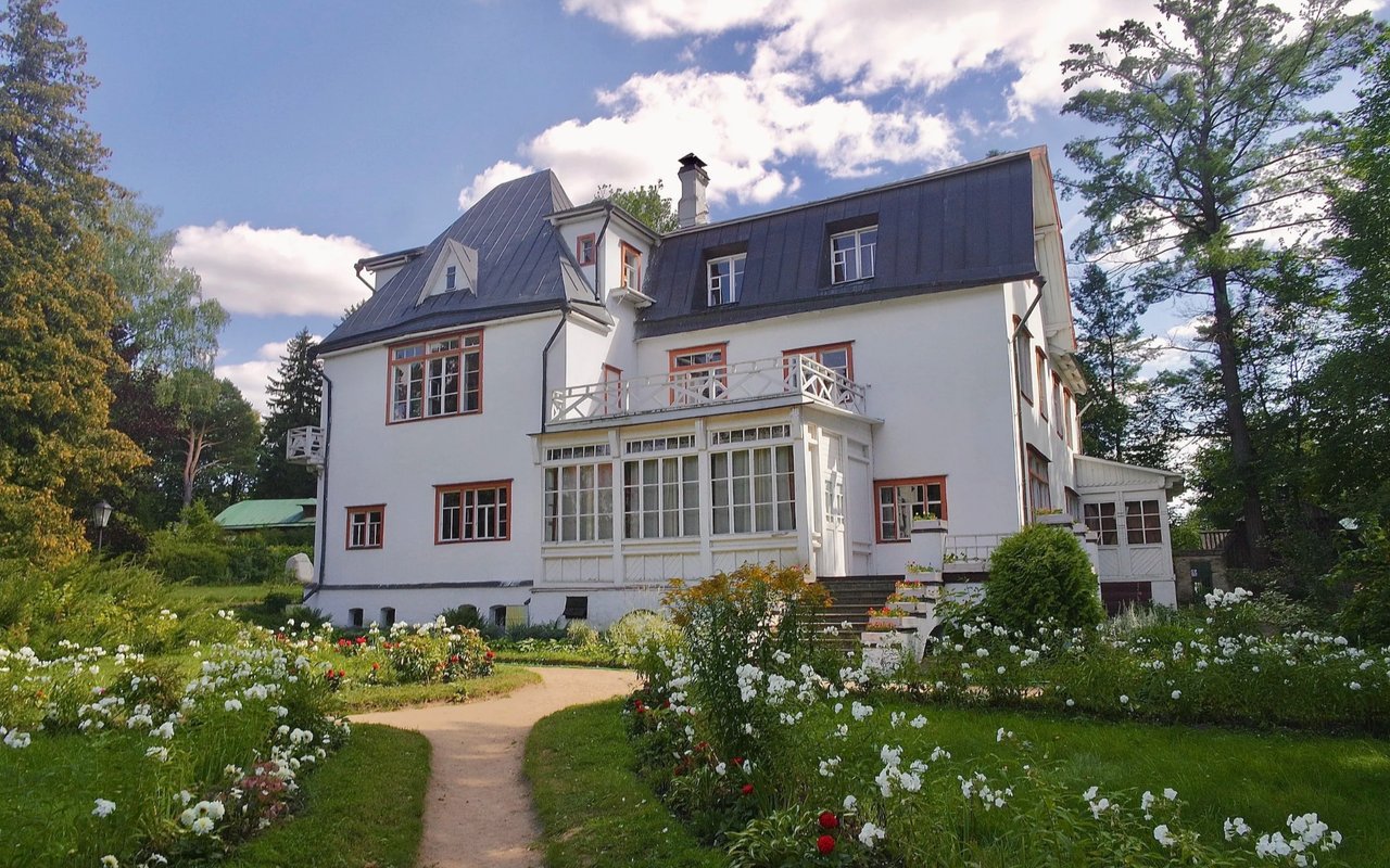 5 Easy Ways to Spruce Up Your Home's Curb Appeal