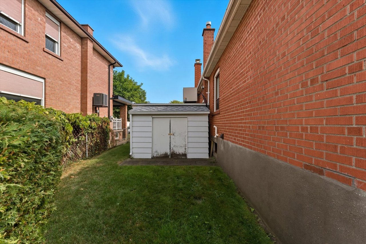 6 Berryton Ave