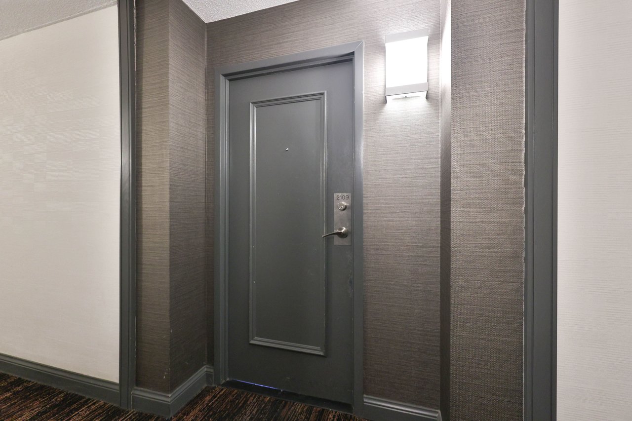 2109-350 Webb Drive, Mississauga