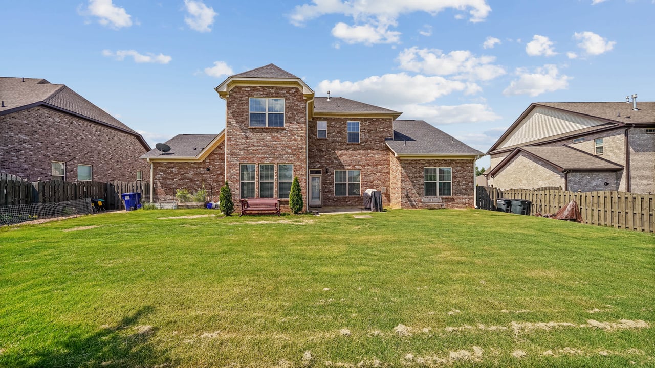 MADISON CITY SCHOOLS! 5BR/4BA house with LOTS of room to enjoy! 