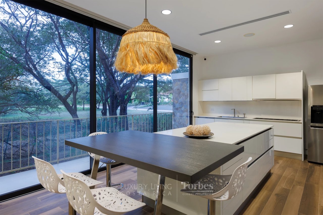 20166 - Paradise Estate: 4-Bedroom Villa with Spa & Pool in Pinilla