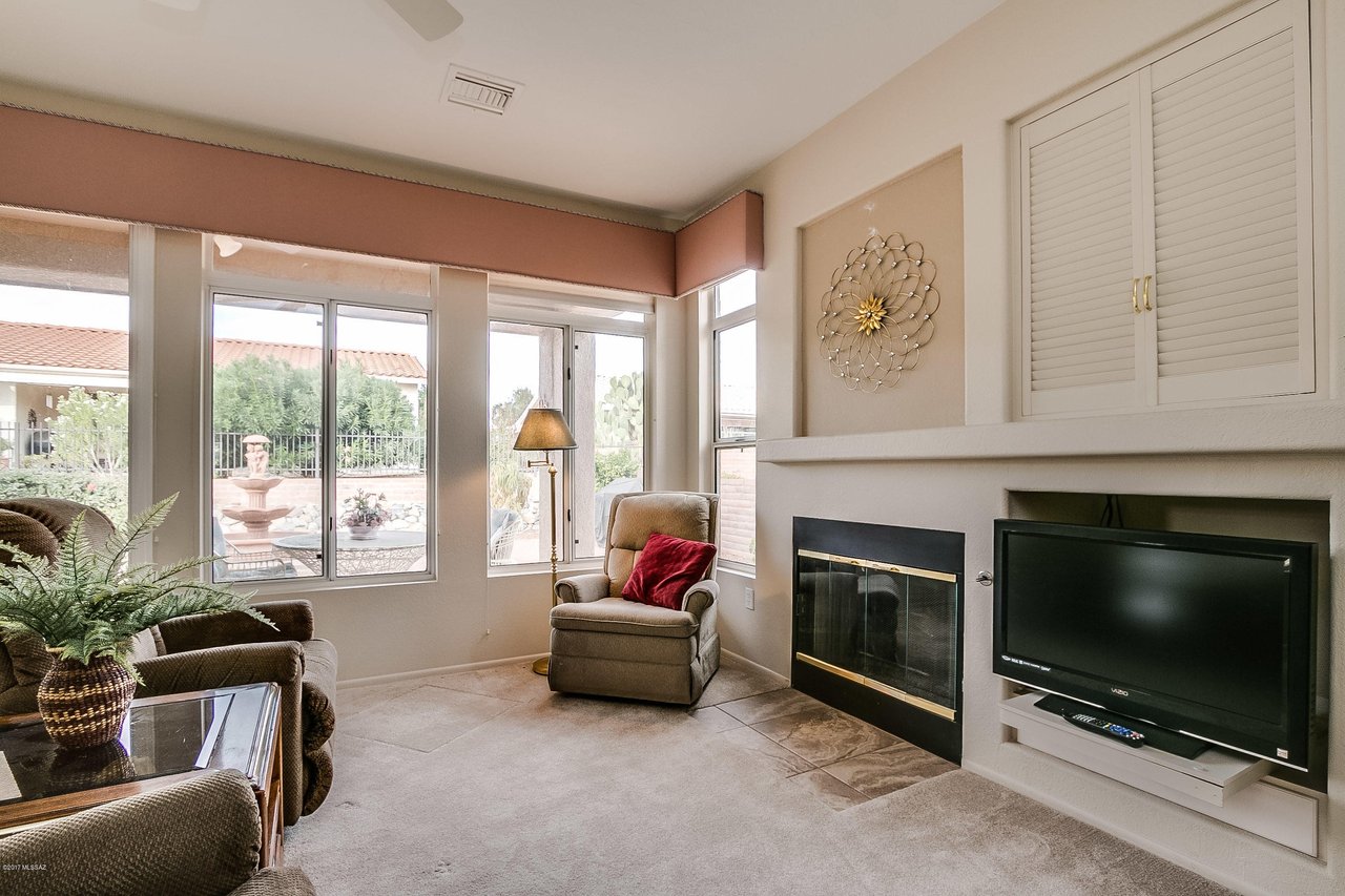 2413 E Agapanthus St