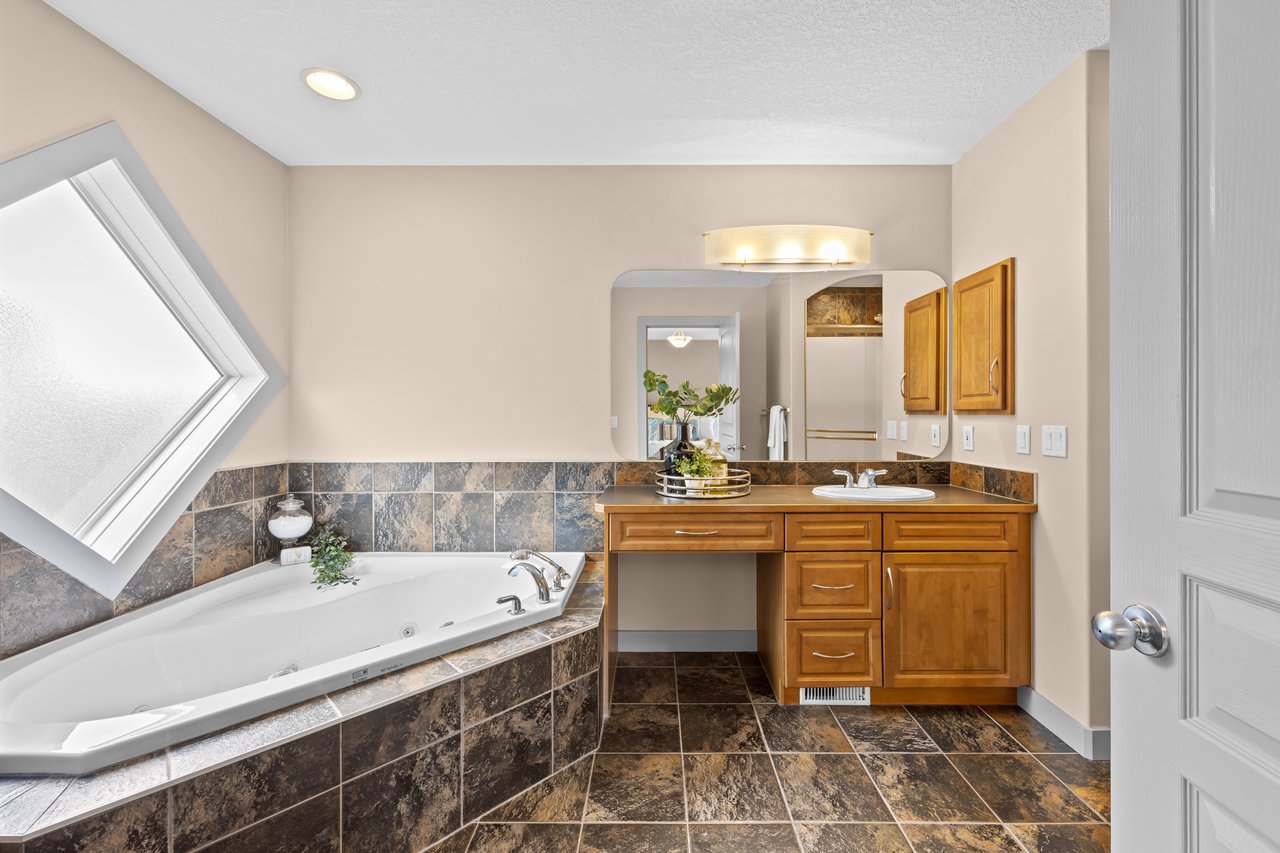 139 Tuscany Ridge Close NW