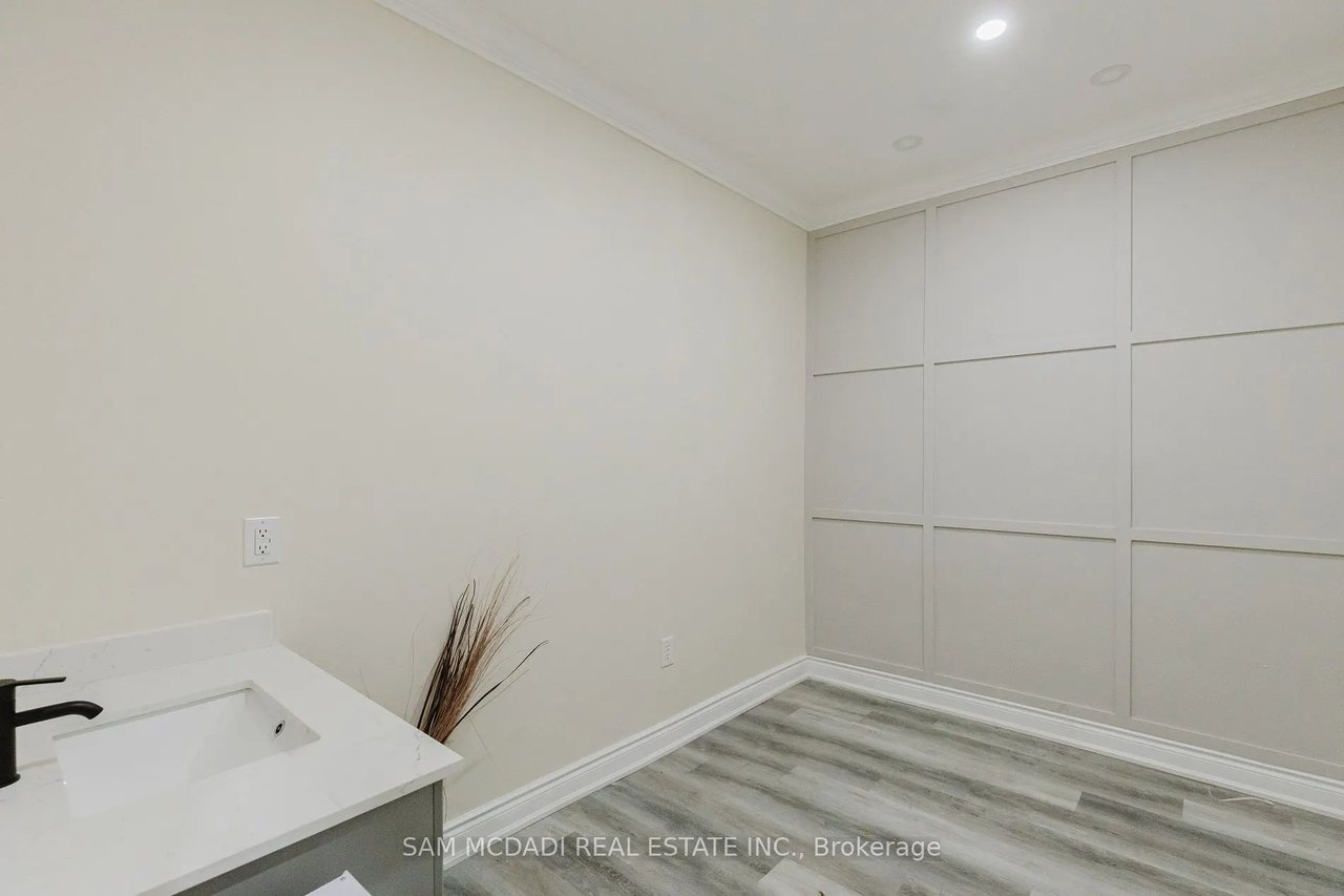 Single Office - 728 Main St E