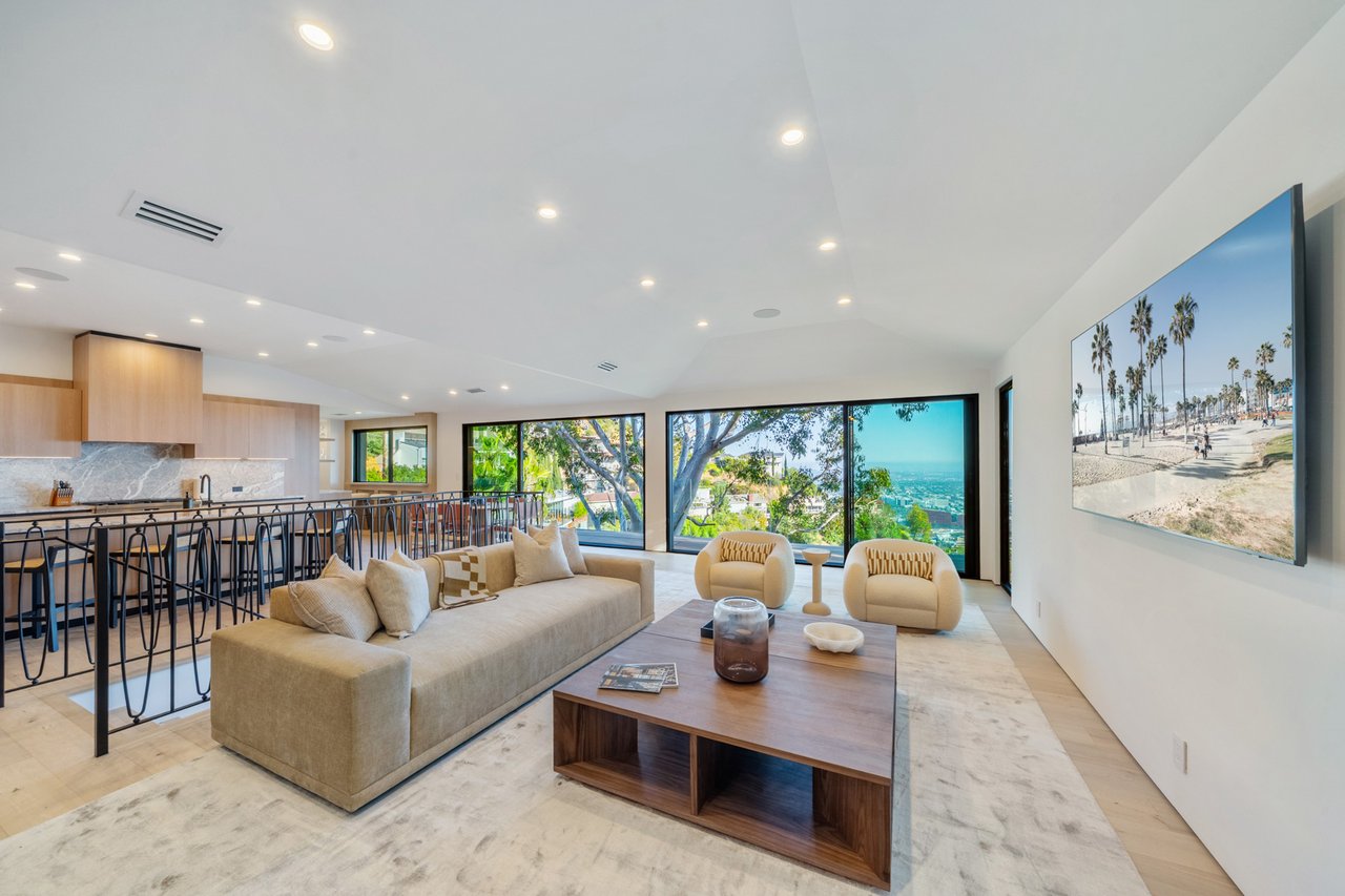 Hollywood Haven ⛰️