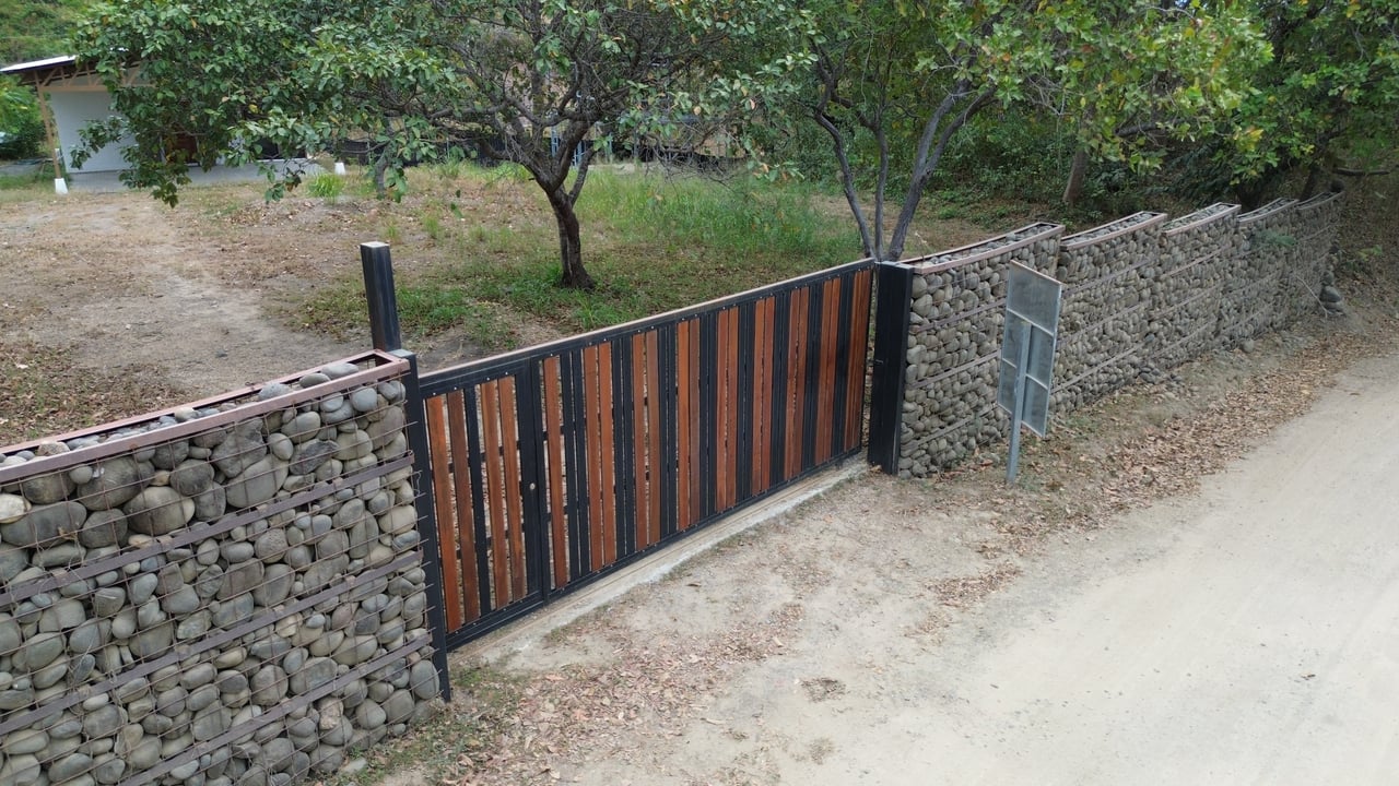 Casita Rustica + Large Lot - Playa Grande