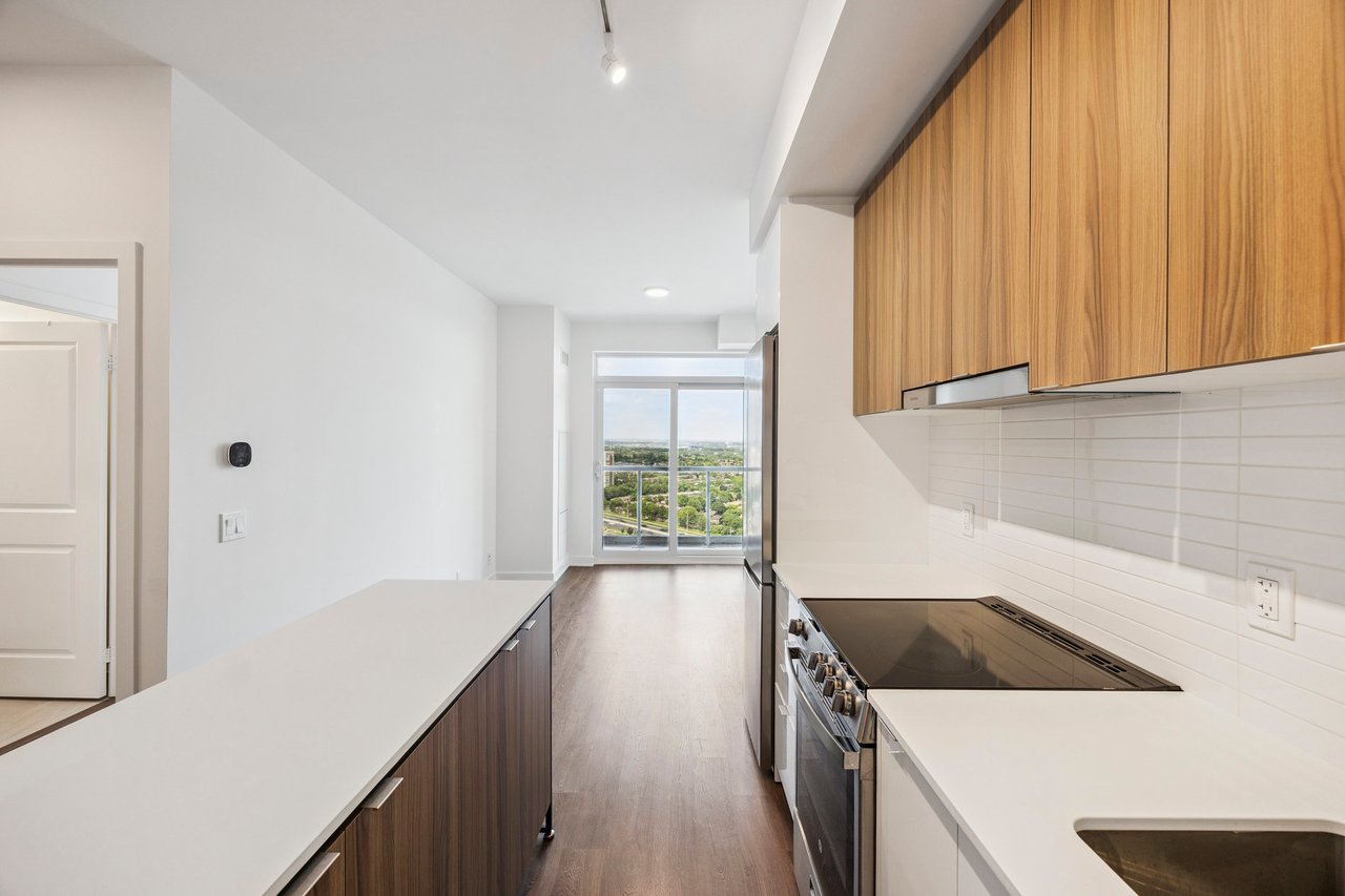 50 Upper Mall Way #2109