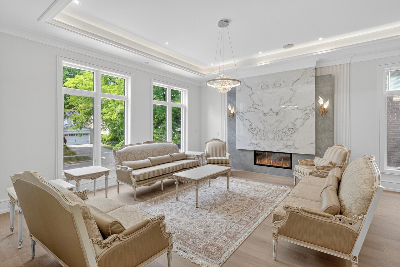 Distinctive Luxury Residence