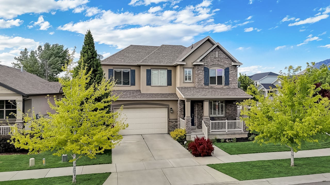 539 E Fireice Rose Ln