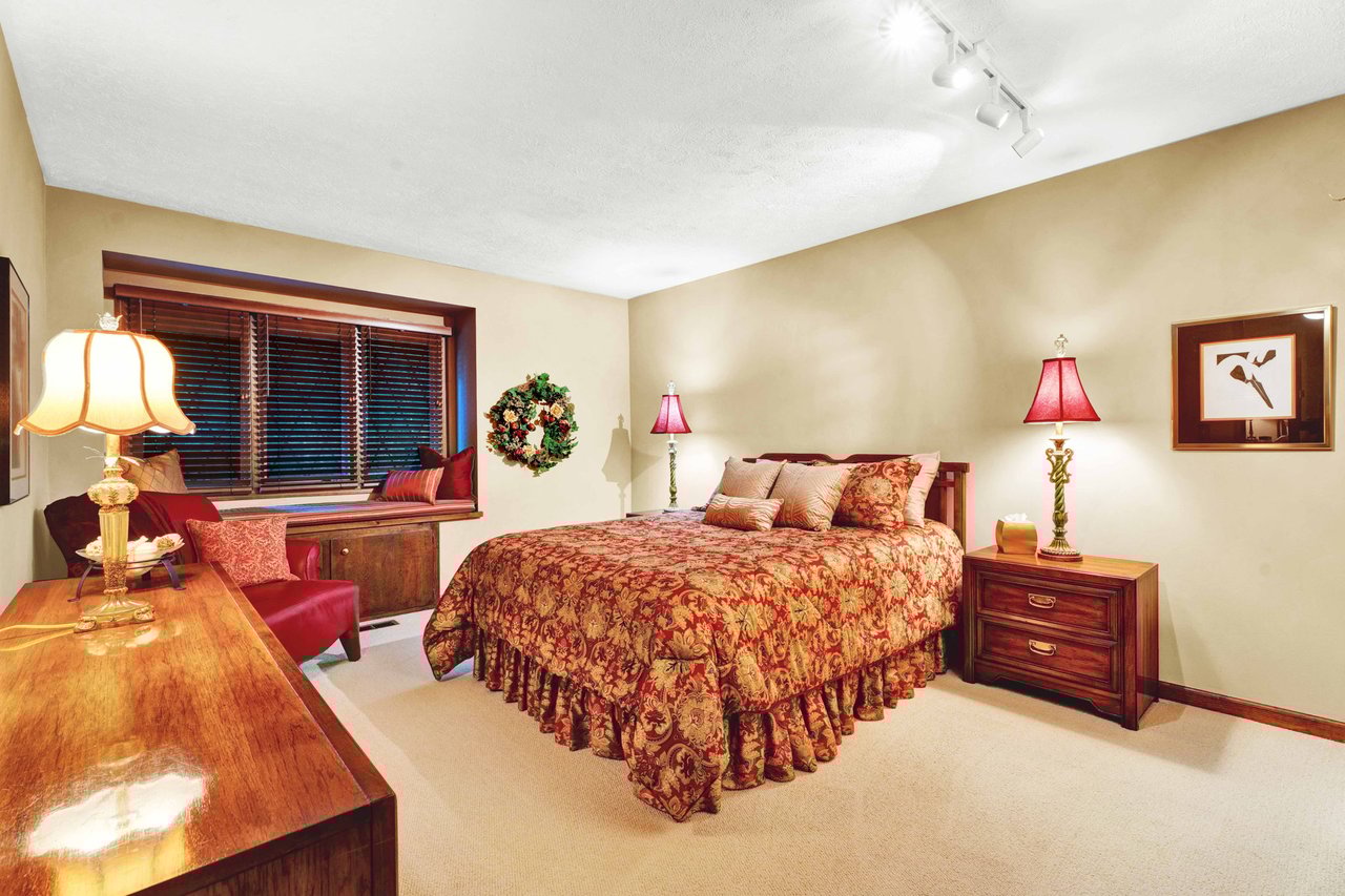 1100 Bretton Lane, Bloomfield Hills