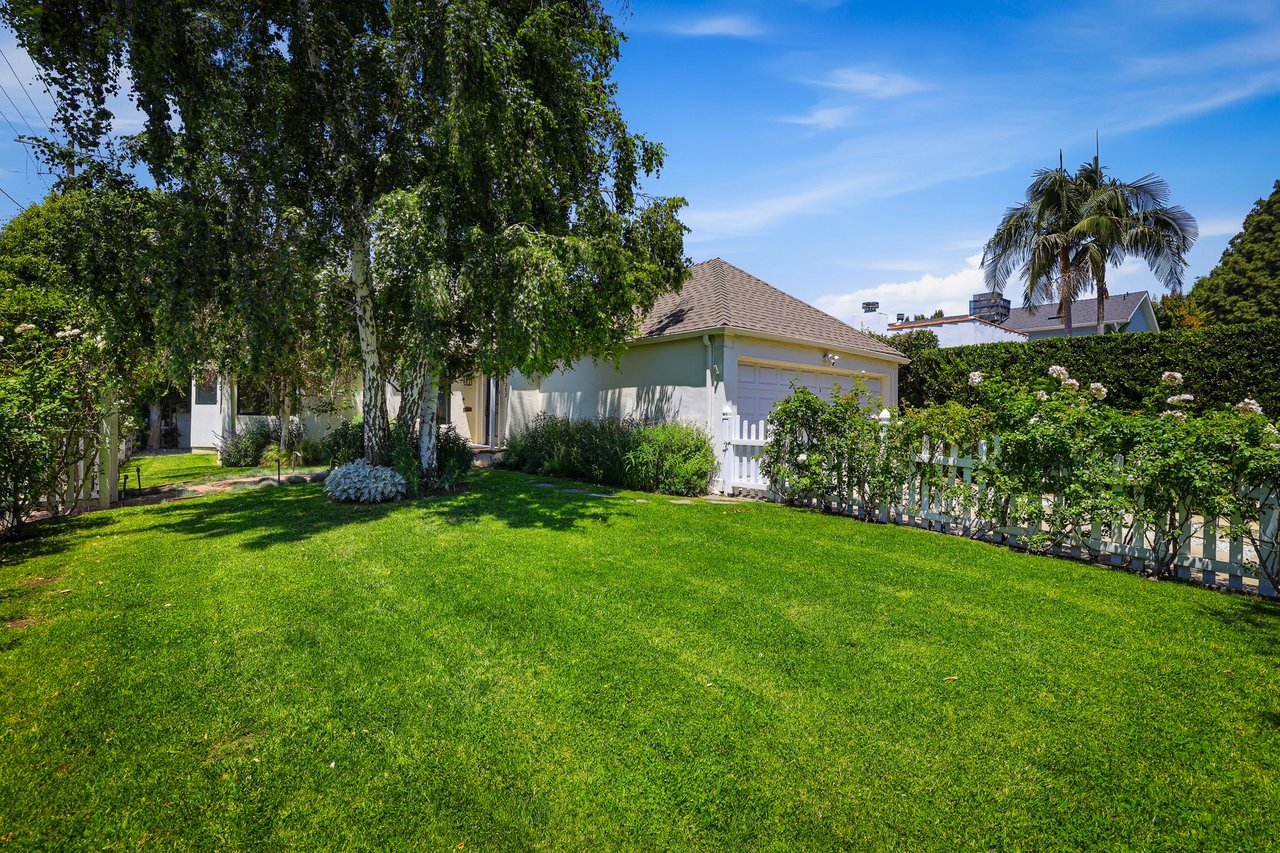 11357 Aqua Vista Street