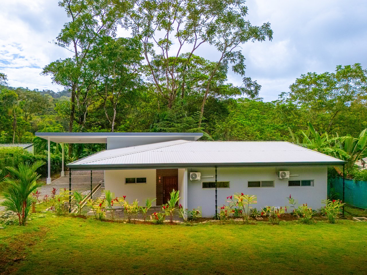 Brand New Home! Nature Lovers Escape by Uvita's Bamboo Forest and Swimming Holes