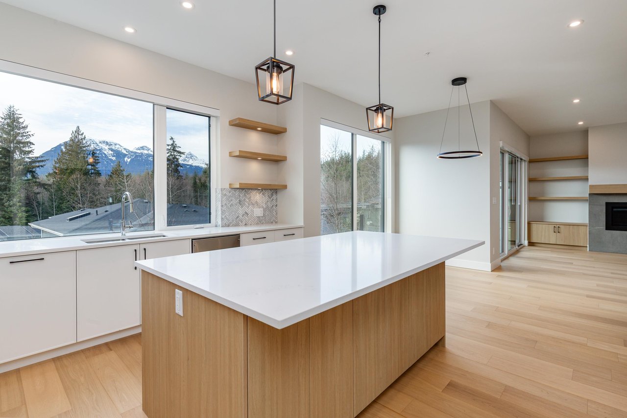 13-3385 Mamquam Rd