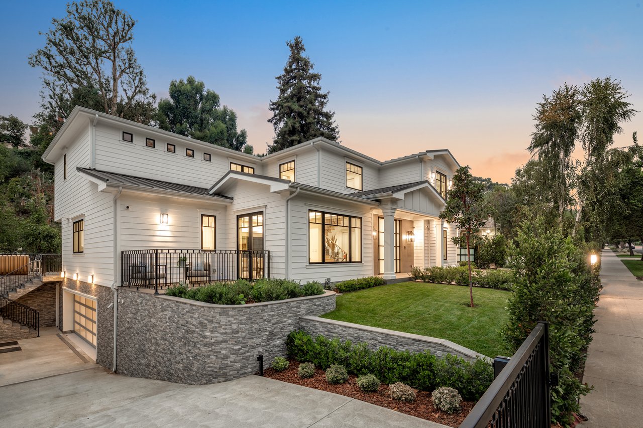 535 N Bundy Dr