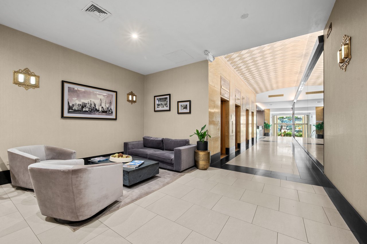 3 Hanover Square, 22B