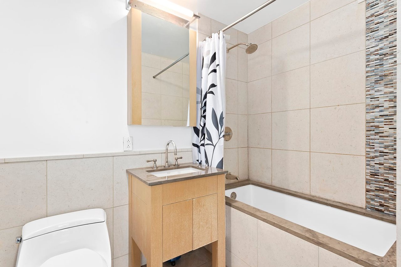 350 W 42nd Street Unit: 5-M