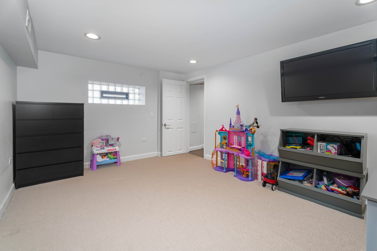 3823 N Albany Ave, CHICAGO, IL 60618