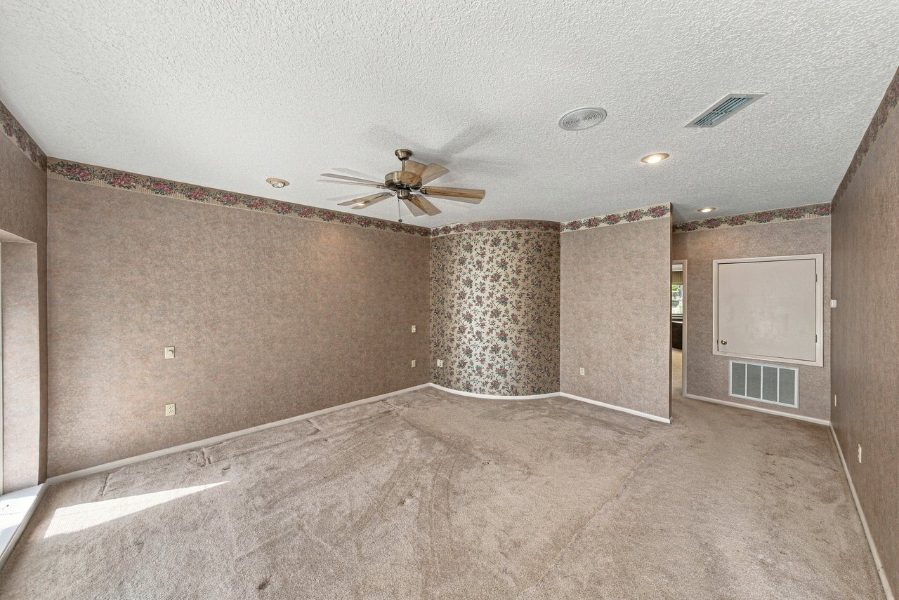 18728 LAKE IOLA RD