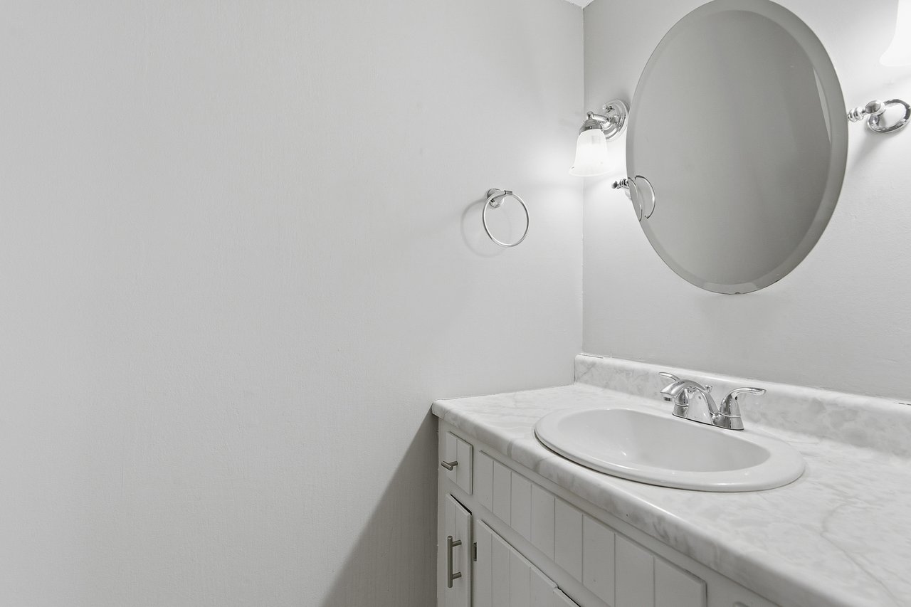 South Huntsville Home with Fireplace & Outdoor Space