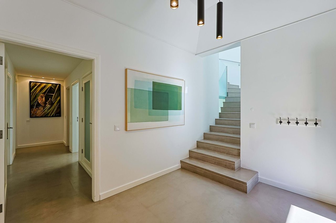 Stylish Renovated 5-Bedroom Villa with Pool in Monte Estoril’s Prestigious Avenida de Portugal