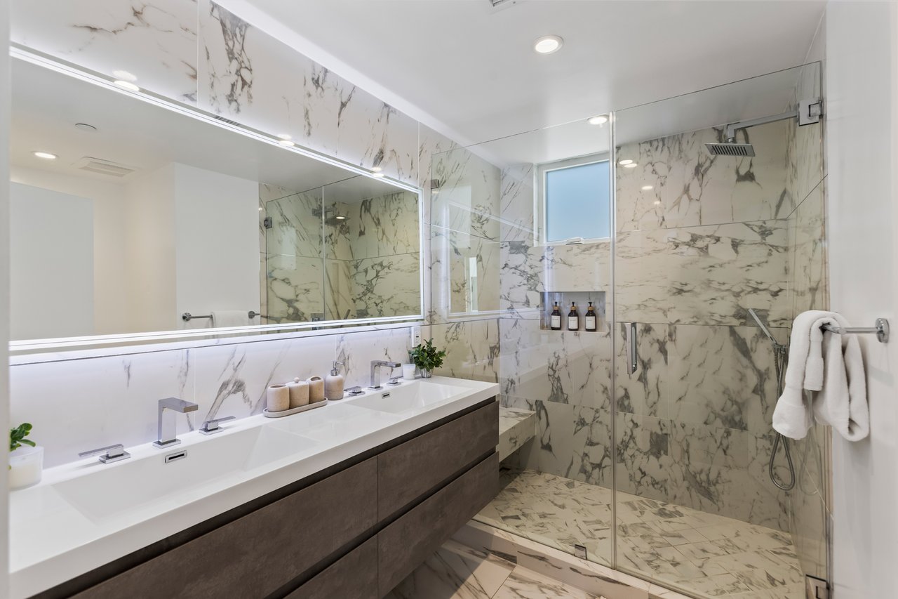 3B/3.5B Designer Home located in Prime Location