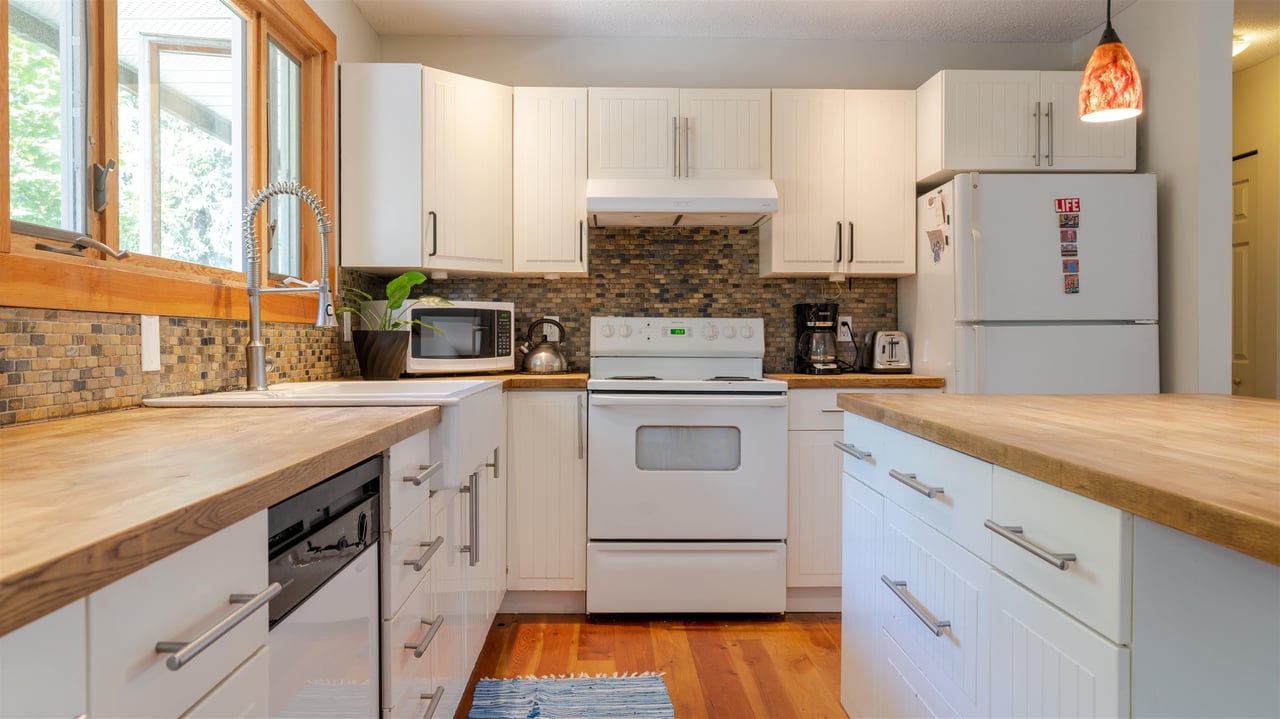 1124 Plateau Cres