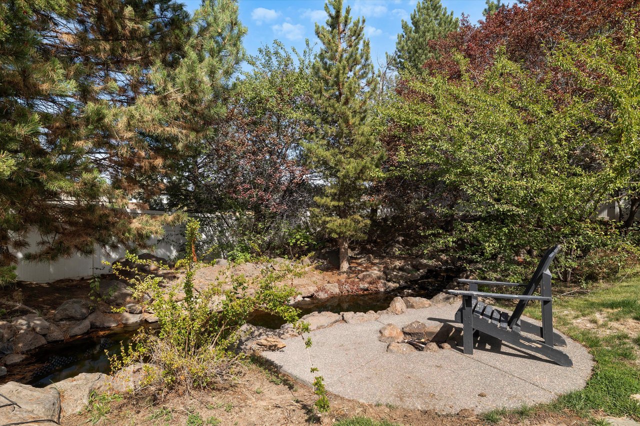 2048 NE Cradle Mountain Way