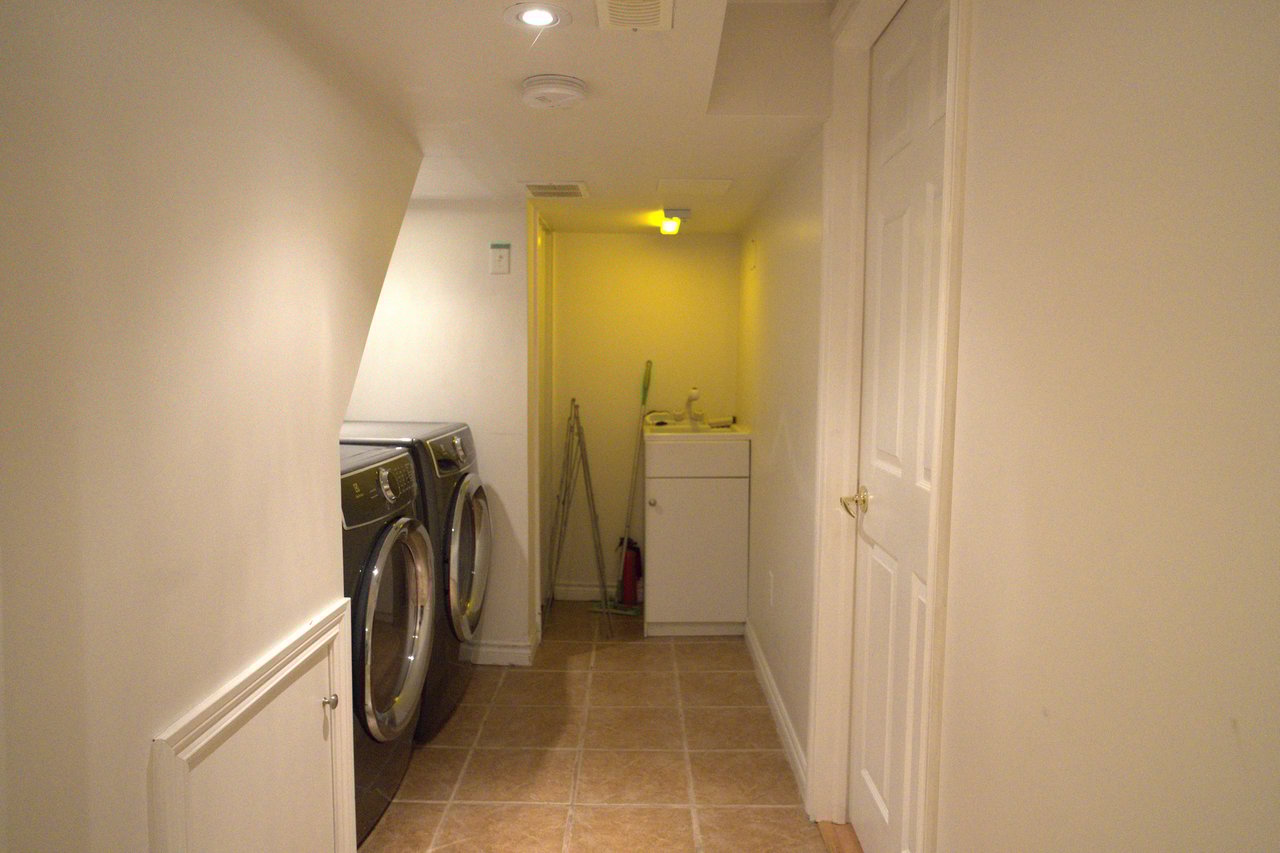 Baby Point Basement 1 Bedroom Unit 