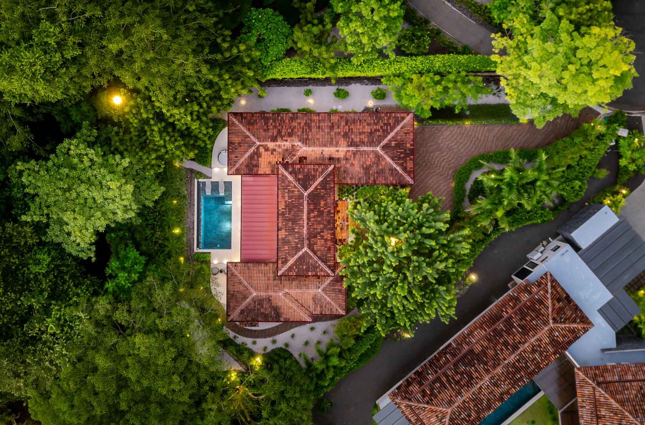 Las Golondrinas 32, Casa Luminosa | Modern Luxury Retreat Steps from Playa Bonita in Hacienda Pinilla
