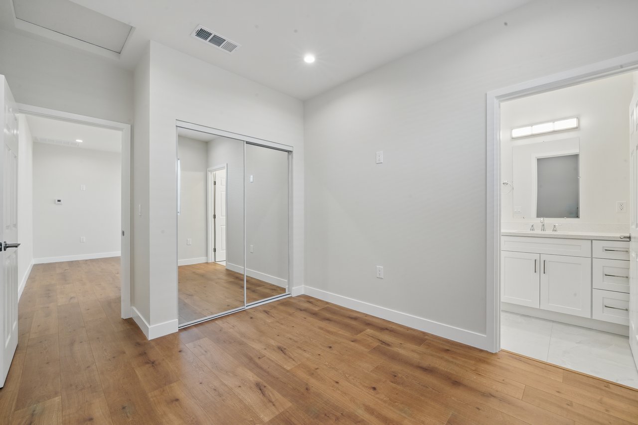 4 Units in North Hollywood