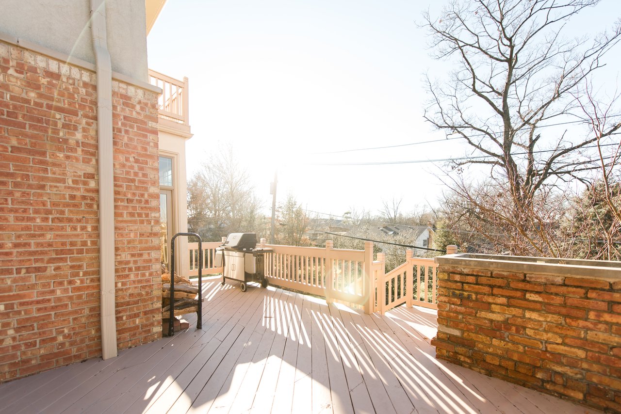 Effortless Combination Of Bright Open Space And Exceptional Craftsmanship
